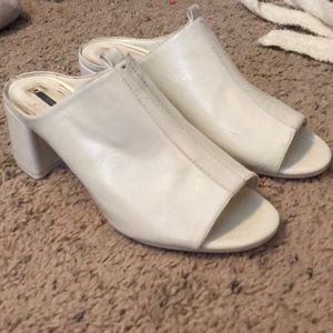 Vintage White Leather Slip-On Heels (9)